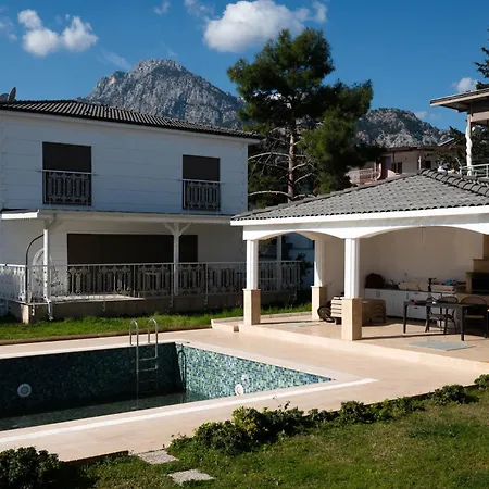 Ustatahir Villa