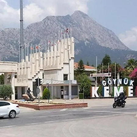 Ustatahir Szálloda